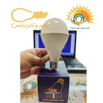 لامپ حبابی 20 وات زانیس در دست با سرپیچ E27